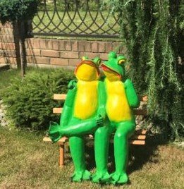Sodo dekoracijos VARLĖS ant suoliuko