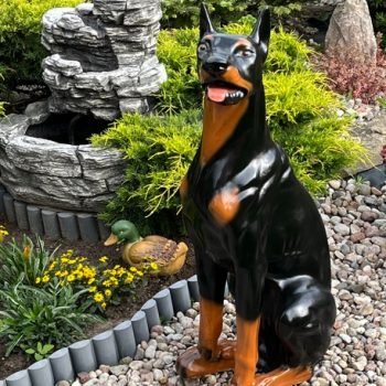 Sodo-dekoracija-ŠUO-Dobermanas