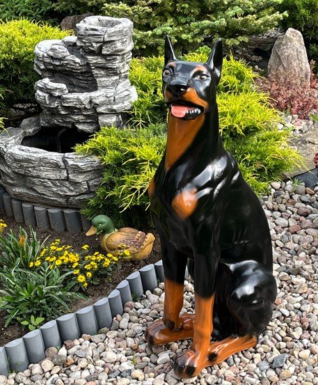 Sodo-dekoracija-ŠUO-Dobermanas