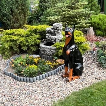 Sodo-dekoracija-ŠUO-Dobermanas