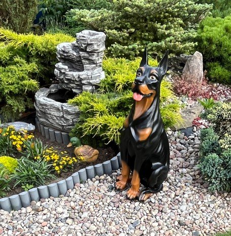 Sodo-dekoracija-ŠUO-Dobermanas