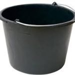 Plastikinis kibiras su metaline rankena